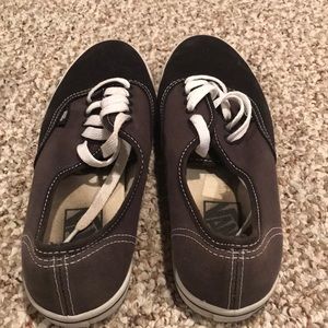 women’s vans skate shoe size 7